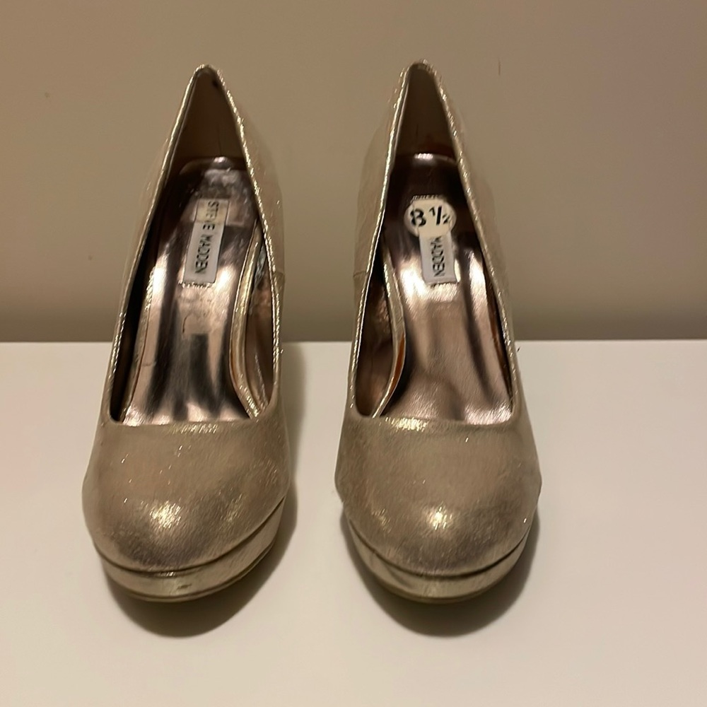 Size 8.5 Gold Sparkle Steve Madden Pump